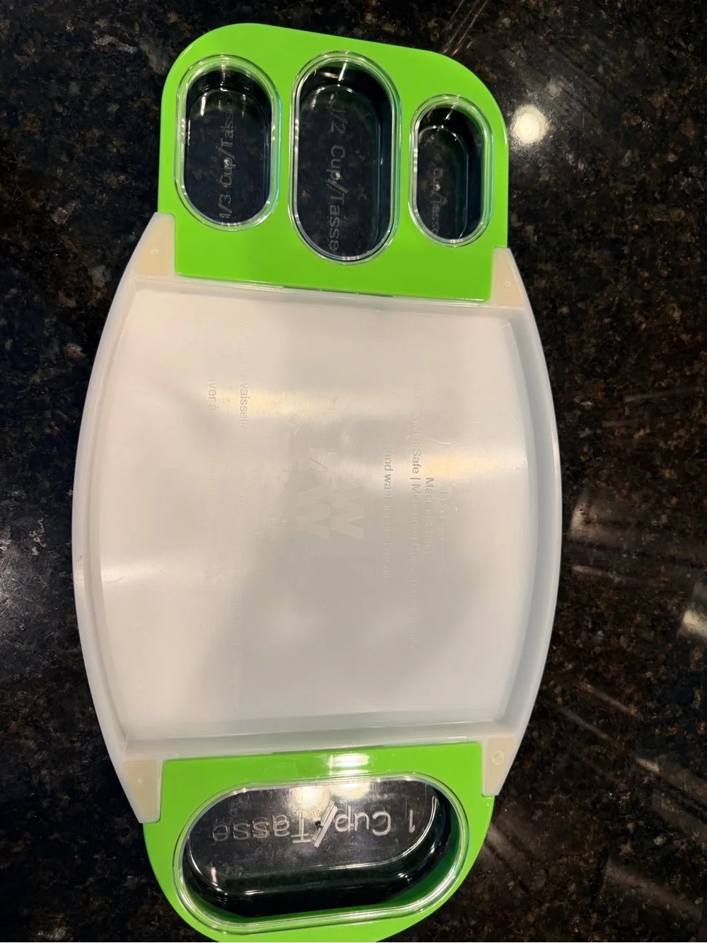Weight Watchers Take Apart & Store Cutting Board Tray with Measuring Cups- NWOT